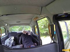 amateur amateur- porno-videos blowjob aktion ende taxifahrer abgehangene dem taxi 