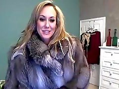 Milf Pornstar In Fur Toys On Cam