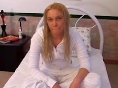 amateur blond européen doigté masturbation 