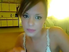 amateur brunette masturbation petits seins solo 