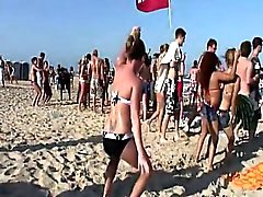 plage blond brunette sexe en groupe 