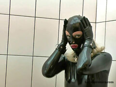 jeu souffle catsuit latex 