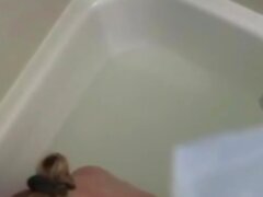amateur brünett versteckten cams masturbation dusche 