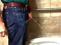 pissa offentlig urinoar badrum i - spion kamera 
