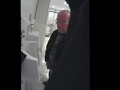 espion vieux mécontant mûr espion grand-père des hommes cam fetish kink amateur old toilettes 