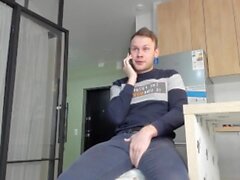 teléfono teléfono sexual sin cortar polla sin cortar duro polla ruso caliente guy masturbation sacudiendo 