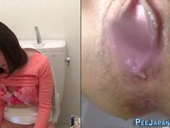 japanin julkinen käymälä brunette teini soolo tyttö pillua amatööri fetissi itsetyydytys 